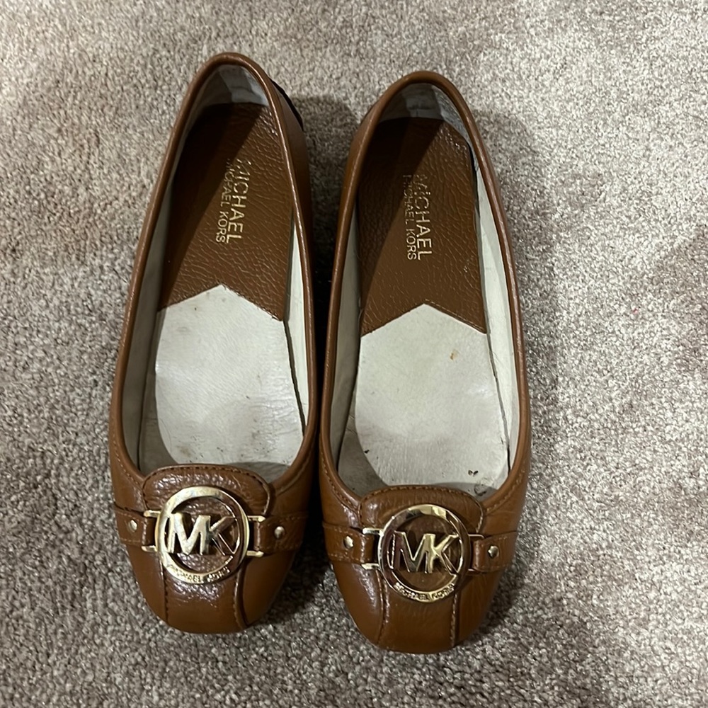PRODUCT DETAIL
100% Leather
Manmade
Pull/Slip On Loafer
Not Water Resistant